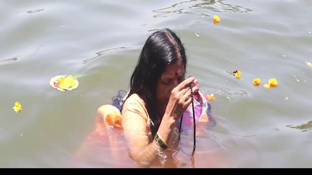 From Morning Dip to Evening Aarti: Experiencing a Day of Devotion at the Kumbh Mela 3 Daily rituals at Kumbh Mela