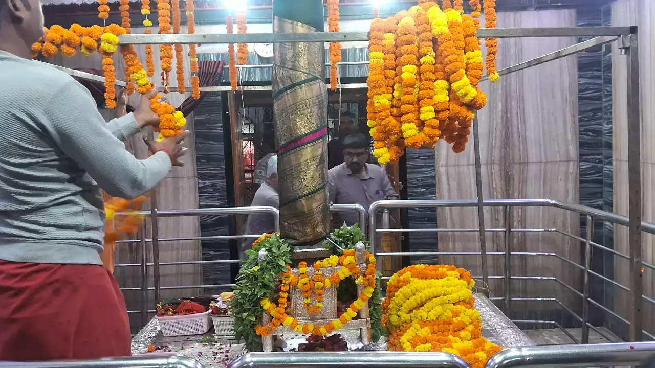 Top 5 Temples to Visit in Prayagraj: A Magh Mela Pilgrim's Guide 5 Alopi devi temple- Top 5 Temples to Visit in Prayagraj