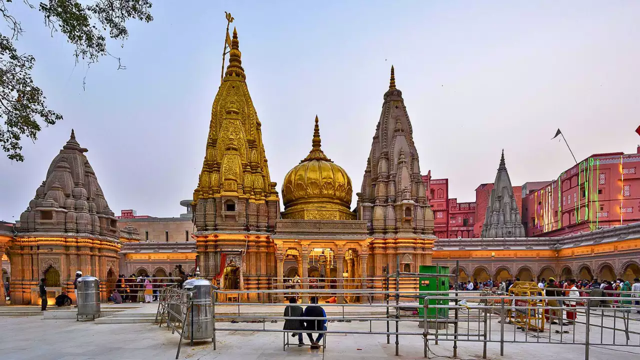 Top 5 Temples to Visit in Varanasi: A Magh Mela Pilgrim's Guide 4 Image of Kashi Vishwanath Temple- Temples to Visit in Varanasi